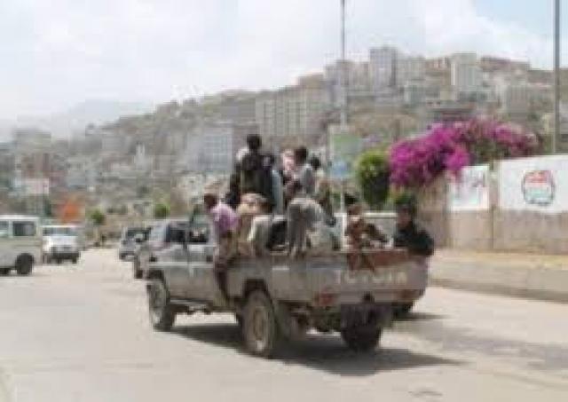 الحوثيون يختطفون أربعة مواطنين في إب لتصويرهم صواريخ الميليشيا
