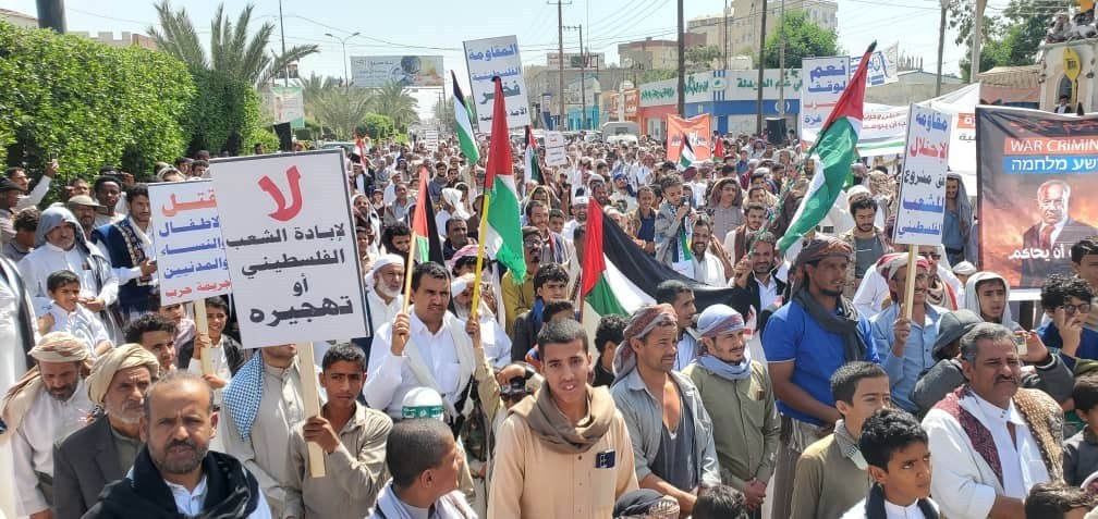 محتجون في مارب ينددون باستمرار العدوان الإسرائيلي على غزة ويستنكرون عرقلة عمل منظمة الأونروا