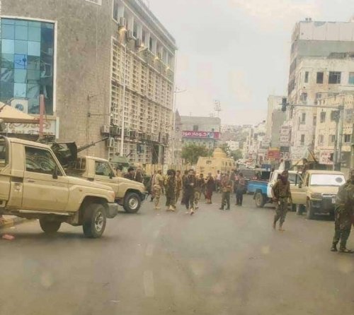 عدن.. مقتل اثنين وإصابة ثلاثة من عناصر "الانتقالي" في مواجهات مسلحة بين وحدات وفصائل تابعة للمجلس في كريتر