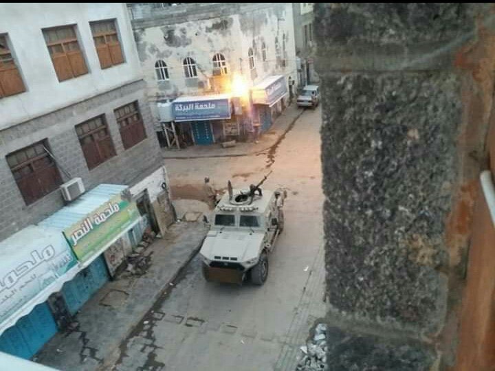 قوات "الانتقالي" تنفذ حملة اعتقالات جماعية في عدن عقب هجوم بقنبلة على "طقم" عسكري