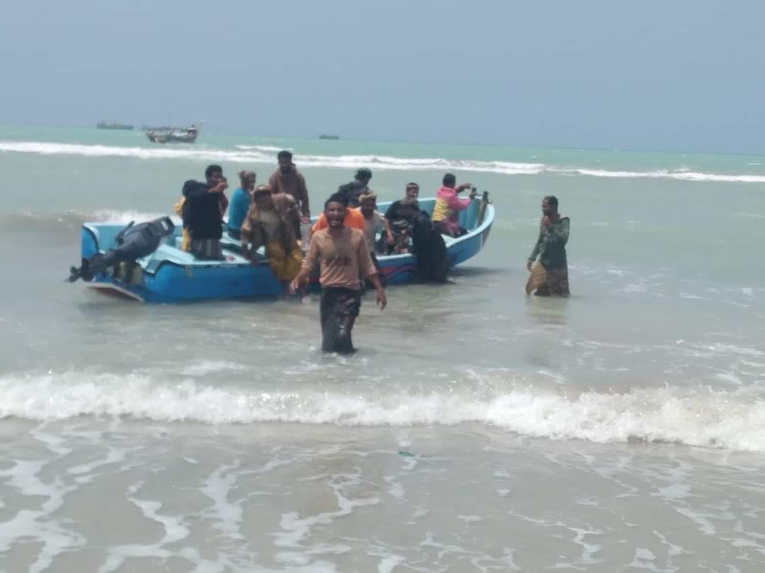 أفرجت عنهم إرتيريا بعد مصادرة قواربهم.. 11 صيادا يصلون المخا بعد نحو أسبوعين من الاختطاف