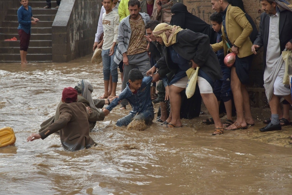 سلطات الحوثيين تعلن وفاة وإصابة 255 شخصاً جراء السيول والأمطار