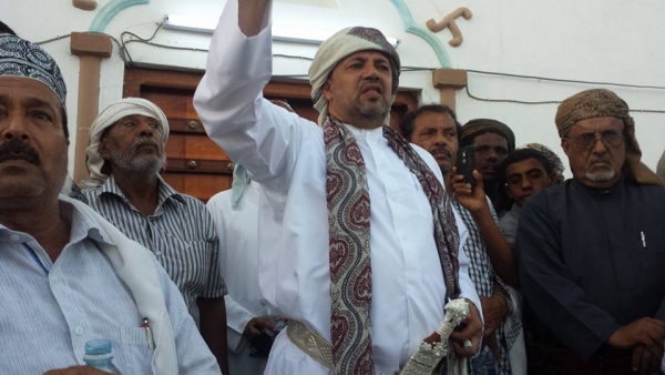 السلطان "بن عفرار" يقدم 125مليون يمني لبناء منازل المتضررين من إعصار لبان في محافظة المهرة