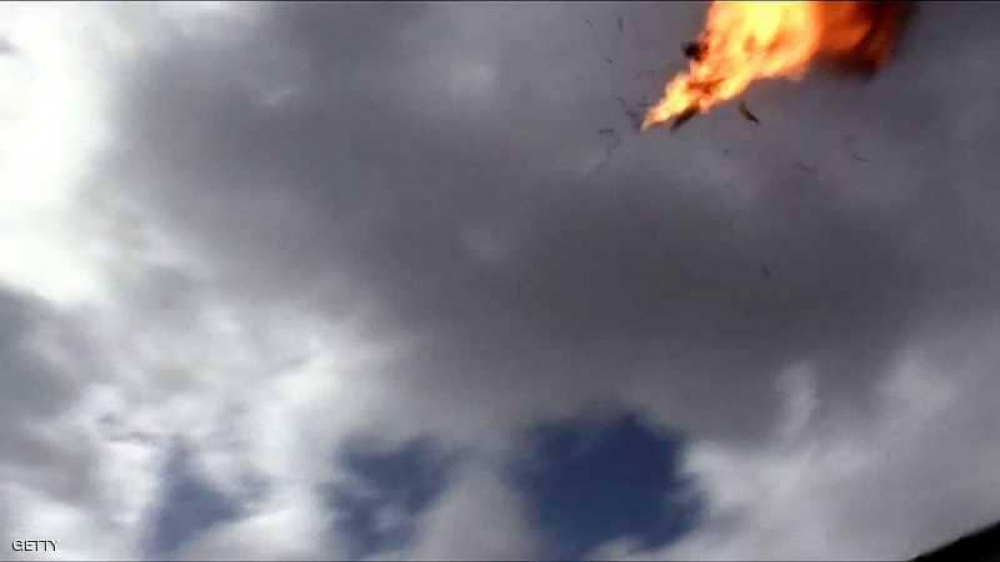 شاهد لحظة انفجار الطائرة الحوثية في قاعدة العند (فيديو)