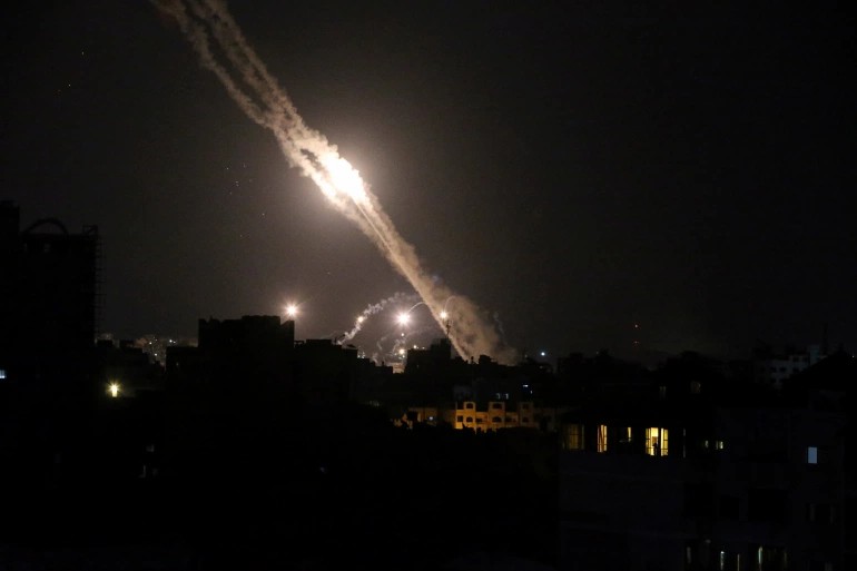 غزة تحت القصف وإسرائيل تهدد بعملية برية والمقاومة تتوعدها وتجدد قصف تل أبيب