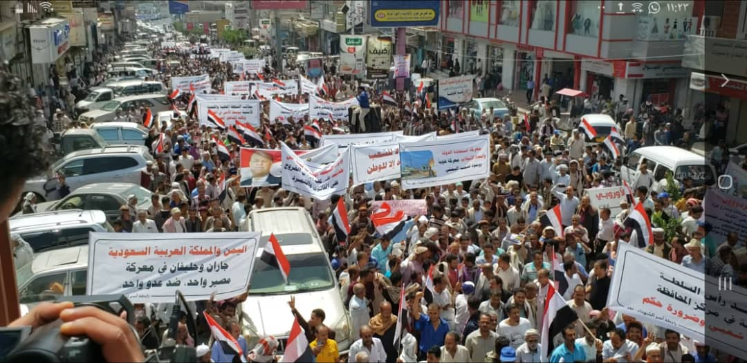 مسيرتان في تعز تأييدا للشرعية ورفضاً لخرافة الولاية الحوثية الإيرانية