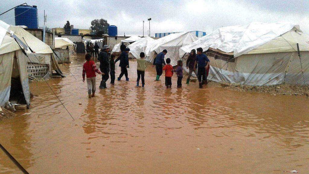 تقرير حكومي: تضرر أكثر من 6 آلاف أسرة نازحة جراء الأمطار التي شهدتها مأرب