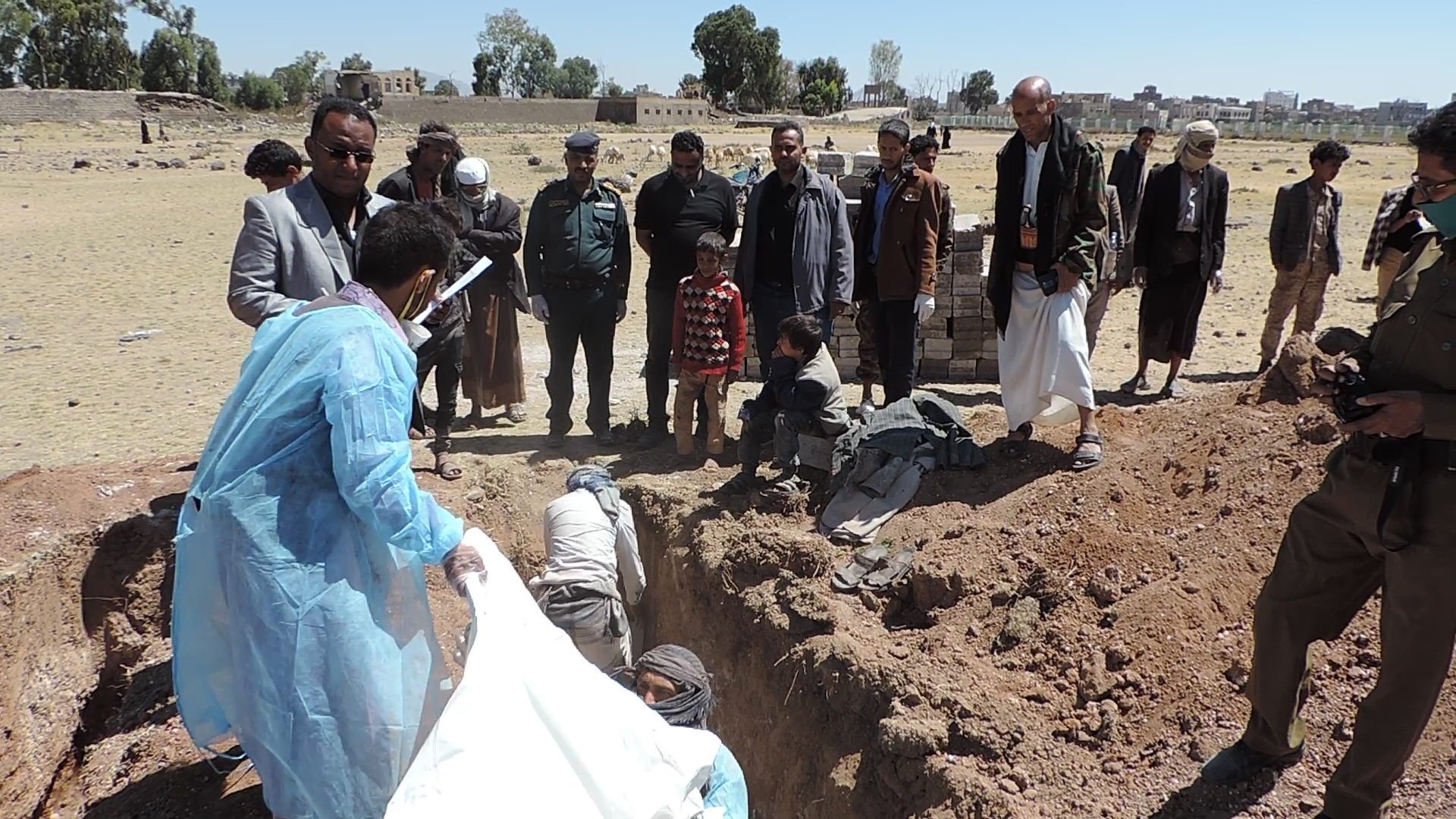 ميليشيا الحوثي تعلن دفن 35 جثة مجهولة في محافظة ذمار