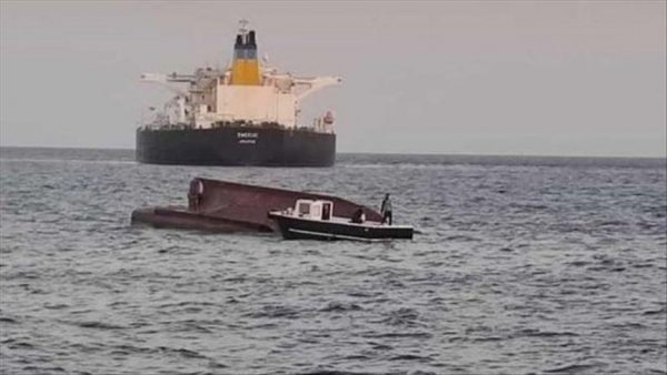 وزارة الداخلية تعلن ضبط سفينة تهريب على متنها 9 أشخاص كانت في طريقها من الصومال للحديدة