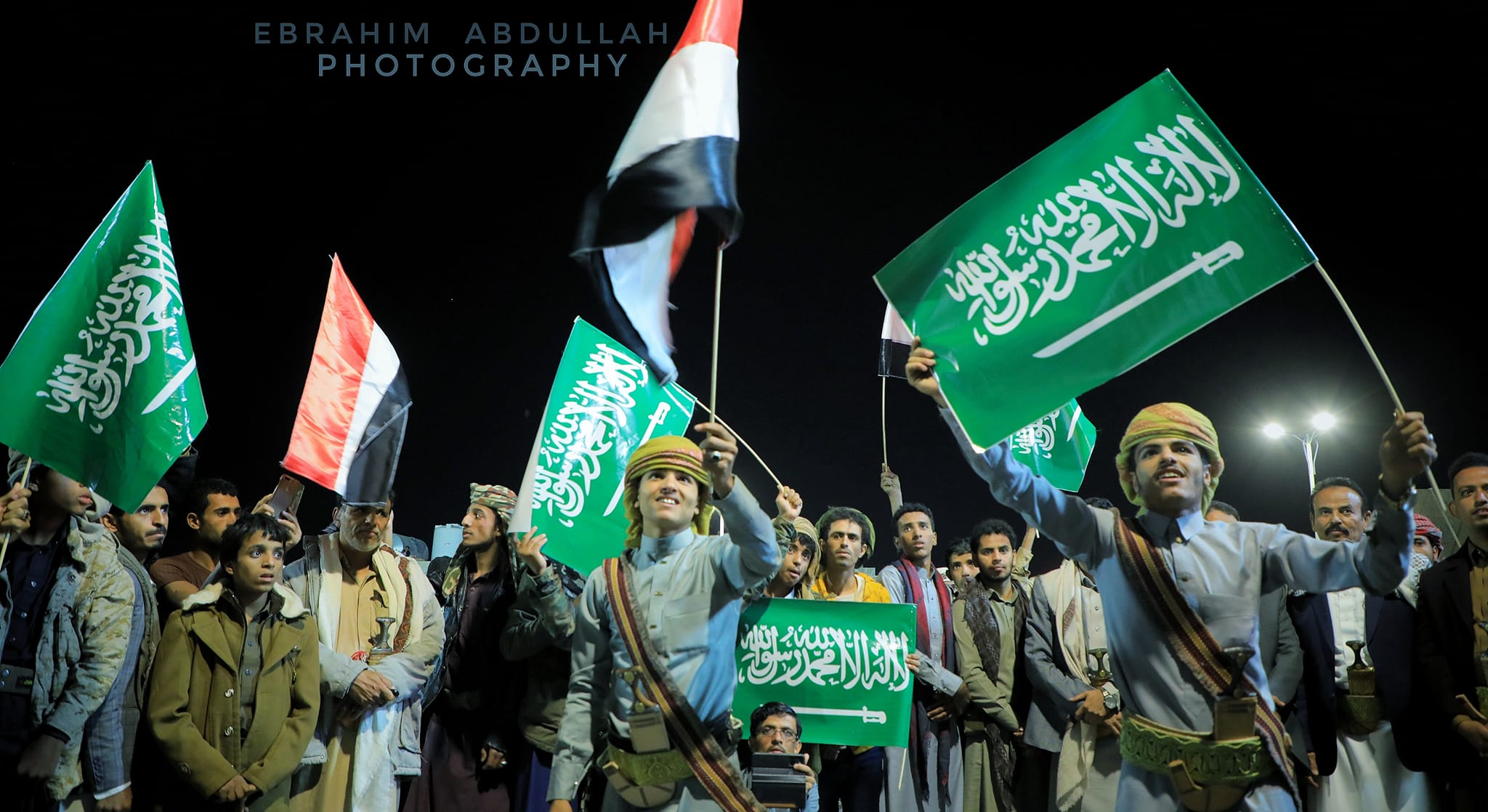اليمنيون يحتفلون ابتهاجاً بالفوز التاريخي للأخضر السعودي