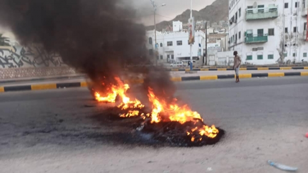 احتجاجات في المكلا تنديداً بالانقطاعات المتكررة للتيار الكهربائي والأوضاع المعيشية المتردية