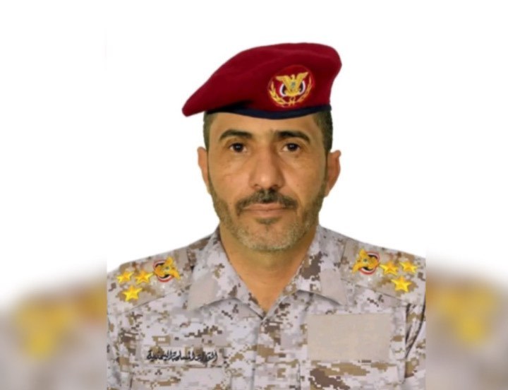 القوات الحكومية تعلن وفاة ضابط رفيع متأثراً بجراح أصيب بها في مواجهة الحوثيين شرقي الجوف