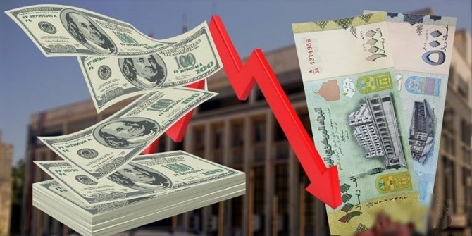 لوقف انهيار الريال.. برلمانيون يطالبون الرئيس هادي بإقالة قيادات البنك المركزي "بشكل عاجل"