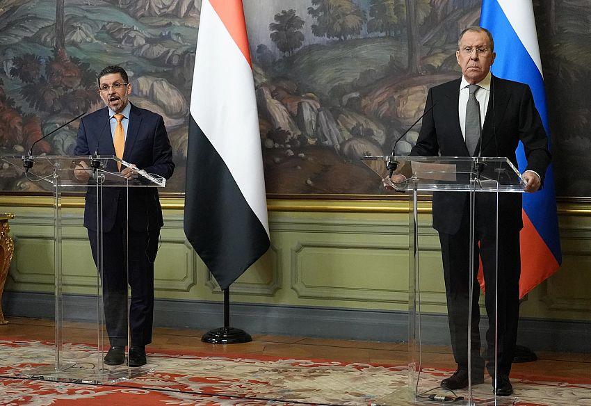 بن مبارك يقول إنه لا أمن للملاحة الدولية في ظل سيطرة مليشيا إرهابية ولافروف يجدد دعم روسيا للحل السلمي في اليمن