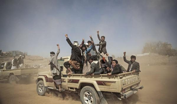ميليشيا الحوثي تحشد قواتها إلى الجبهات وإعلام محور إيران يتهم القوات الحكومية بنيّة التصعيد