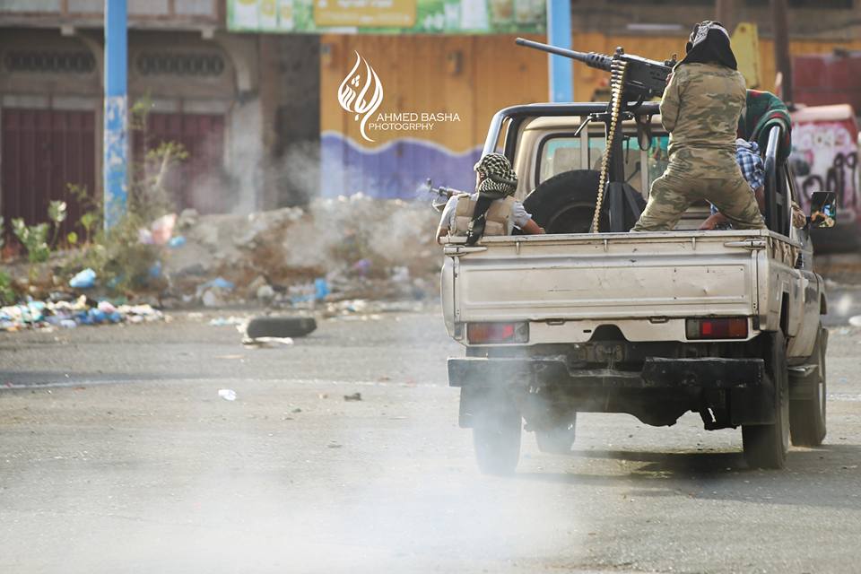 تعز.. مقتل جنديين من أفراد القوات الحكومية في مواجهات مع مليشيا الحوثي