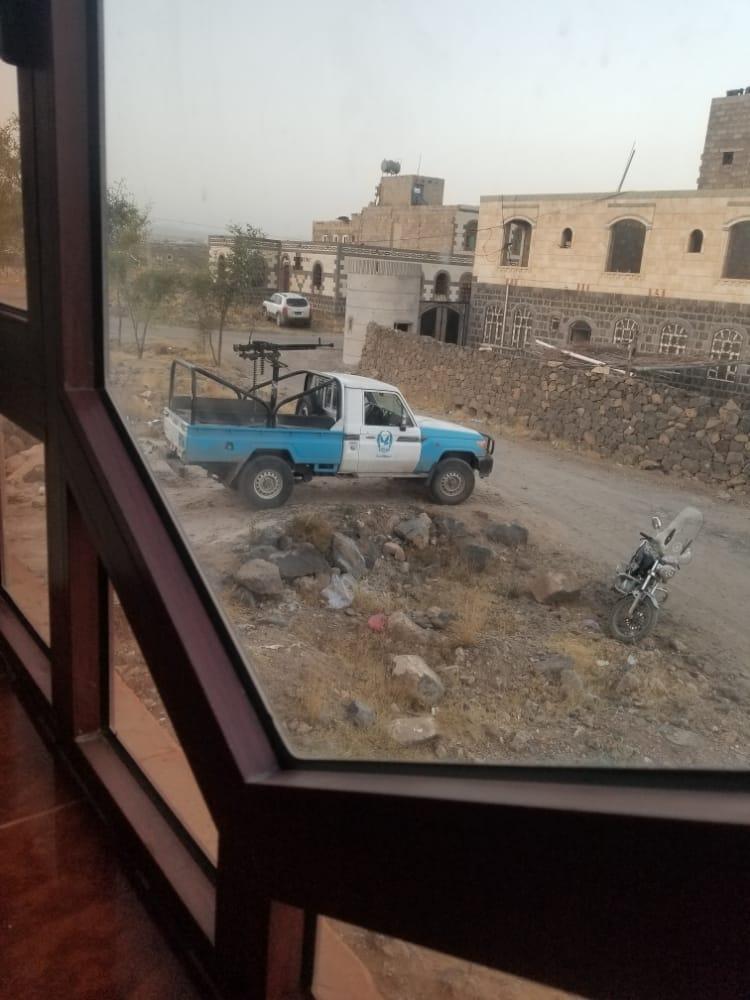 ميليشيا الحوثي تحاصر منزل مواطن في همدان شمال صنعاء منذ يومين وتثير الرعب في نفوس النساء والأطفال