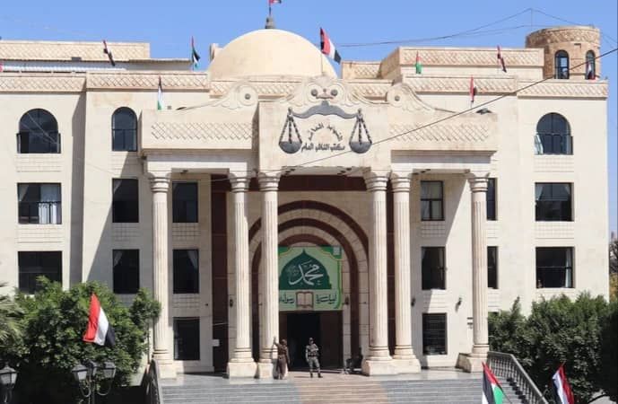 الحوثيون يواصلون الترهيب: إحالة 21 مختطفاً للمحكمة الجزائية المنحلة بعد أيام من قرارات إعدام 17 آخرين