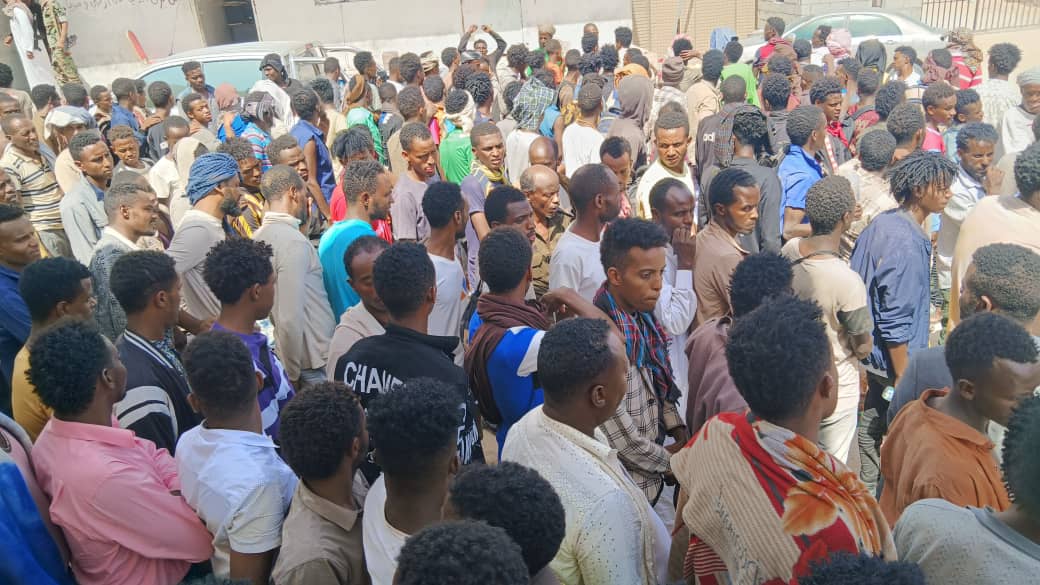 شرطة المهرة تضبط أكثر من  (306) شخص من الجنسية الإثيوبية دخلوا البلاد بطرق غير شرعية 