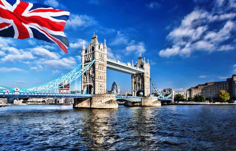 بريطانيا تؤكد التزامها بدعم استقرار اليمن ووقوفها الى جانب مجلس القيادة الرئاسي