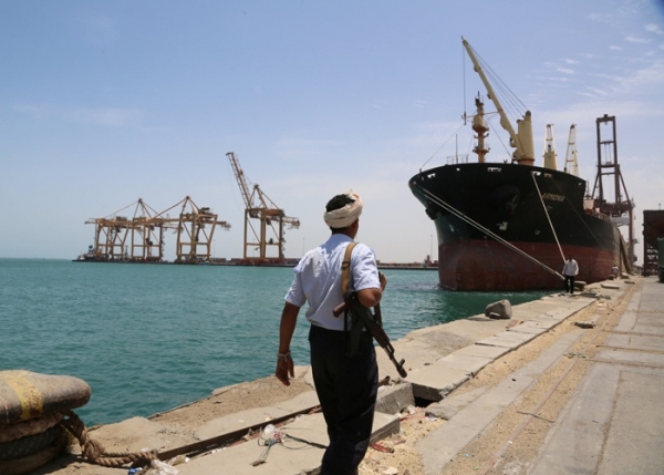 مسؤول إماراتي: الحوثيون يستخدمون ميناء الحديدة للتمويل وتهريب الصواريخ والطائرات المسيرة