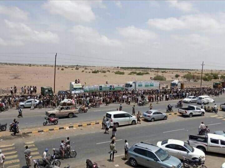 عقب احتجاجات ضد ممارساتها.. مليشيا الحوثي تختطف قيادة نقابة النقل في الحديدة
