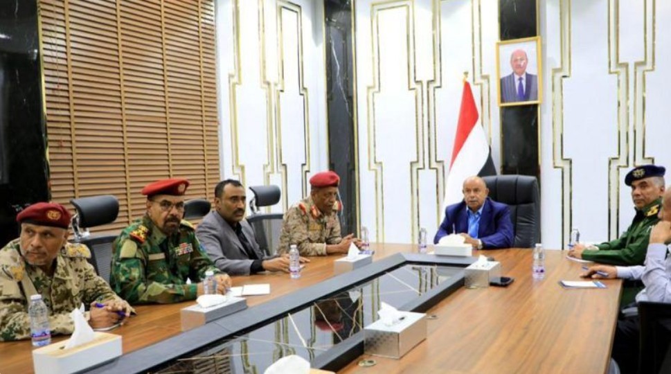 حضرموت.. توتر متصاعد قرب حقول النفط والخنبشي يجتمع باللجنة الأمنية